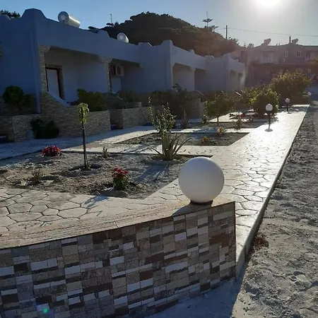 Efi Studio Aparthotel 3*