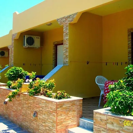 Efi Studio Apartahotel 3*